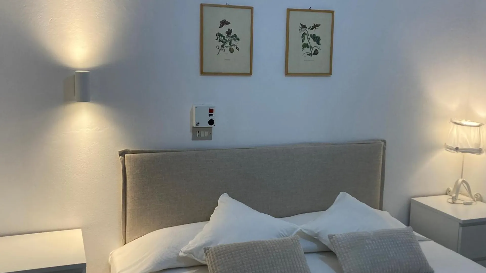 En-Suite Quadruple Room-Giardino A Mare contacts